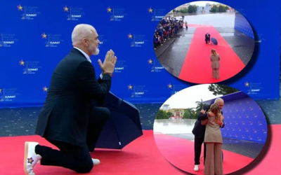 VIDEO – „Edi, prestani“: Rama opet na koljenima pred Đorđom Meloni
