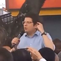 UZNEMIRUJUĆI VIDEO – Atentat u Kolumbiji: Predsjednički kandidat pogođen u glavu, pucao dječak
