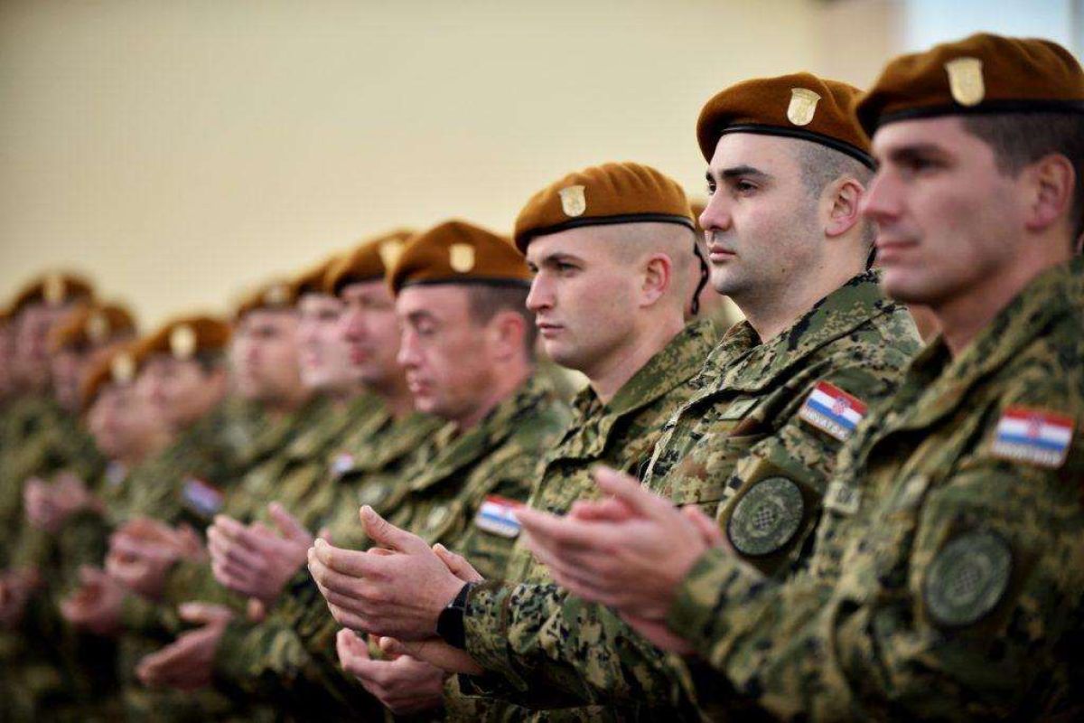 Hrvatska uvodi obavezni vojni rok