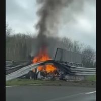 Srpski državljanin poginuo u udesu u Italiji: Ferarijem se zakucao u ogradu vozeći 200 na sat, auto se prepolovio i zapalio