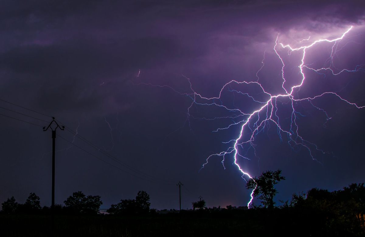 Sjutra crveni meteo-alarm: Najavljeno nevrijeme, obilne padavine i jak vjetar