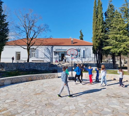 Radunović poziva roditelje da upišu djecu u školu u Komanima: Jedan prvak čeka društvo