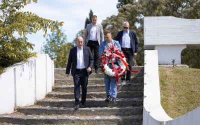 Knežević i Asanović položili vijence na spomen-kompleks u Anovima