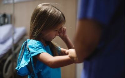 Obrenovac: Majka ćerku (6) krvnički tukla i šutirala na ulici, spasili je prolaznici