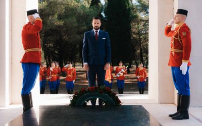 Predsjednik Milatović položio vijenac na spomenik Partizanu borcu na Gorici