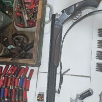 Policija pretresla kuću Ulcinjanina, pronašla “arsenal” oružja