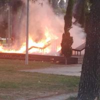 FOTO/ VIDEO – Zapaljeno dječje igralište u Podgorici