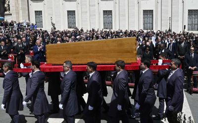 VIDEO – Sahranjen papa Franjo: Poglavara Rimokatoličke crkve na vječni počinak ispratilo najmanje 400.000 ljudi