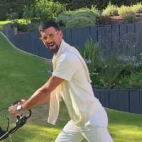 VIDEO – Novak se uz „Kosi tata, kosim ja“ sprema za Sinera