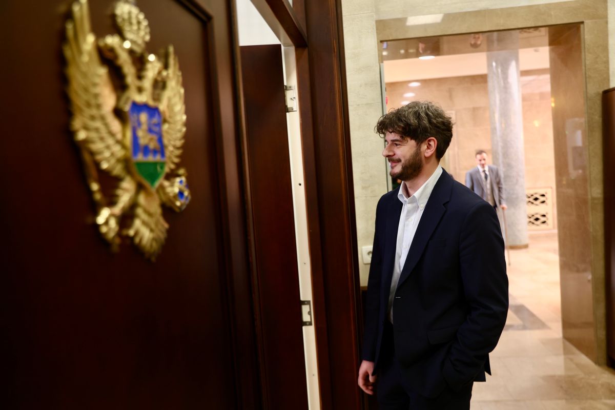 Čarapić o incidentu u Skupštini: Došlo je do nasrtaja, nije bilo fizičkog kontakta