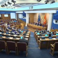 VIDEO – Poslanici opozicije se vratili u Skupštinu