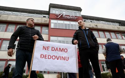 FOTO – Protest ispred “Plantaža”: Ne damo đedovinu; Kompanija: Neutemeljeni navodi da prodajemo imovinu mještana