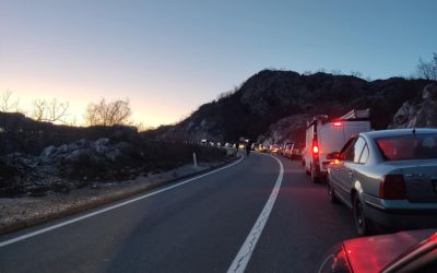Nepregledne kolone vozila na ulasku u Cetinje: Blokiran put na Kruševom Ždrijelu