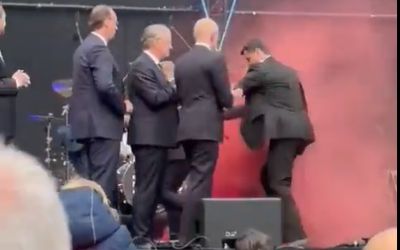 VIDEO – Incident u Holandiji: Bačena dimna bomba na poljskog premijera