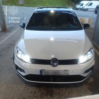 Granični prelaz Kula: Zaplijenjen „golf 7“ i skupocjena mašina za poliranje, dvojica osumnjičena za krijumčarenje