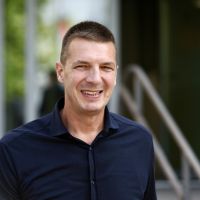 Andrej Vučić na suđenju „Vijestima“: Cilj lažnog teksta dehumanizacija i kriminalizacija mog brata Aleksandra, nacrtana je meta i meni i porodici