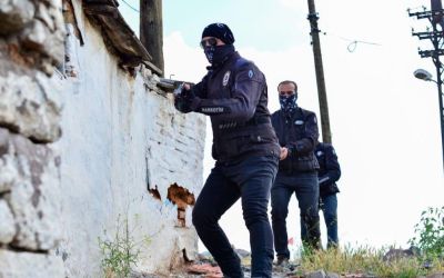 Naoružani čovjek drži kao taoce zaposlene u fabrici u Istanbulu
