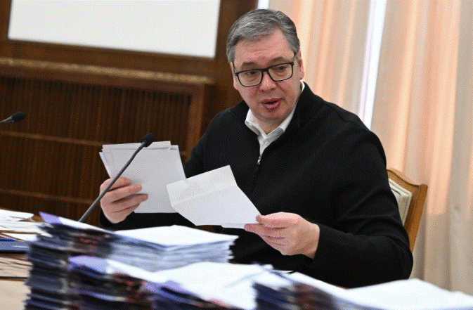 VIDEO –  Vučić čita pisma građana: Veliko hvala za veličanstven skup, i po masovnosti i po energiji